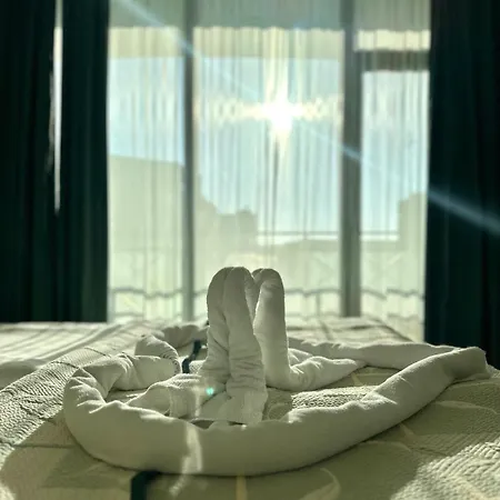 Caesars Palace فندق ساني بيتش